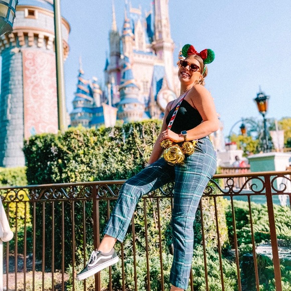 Meet your Posher, Elyse - Picture 1 of 1